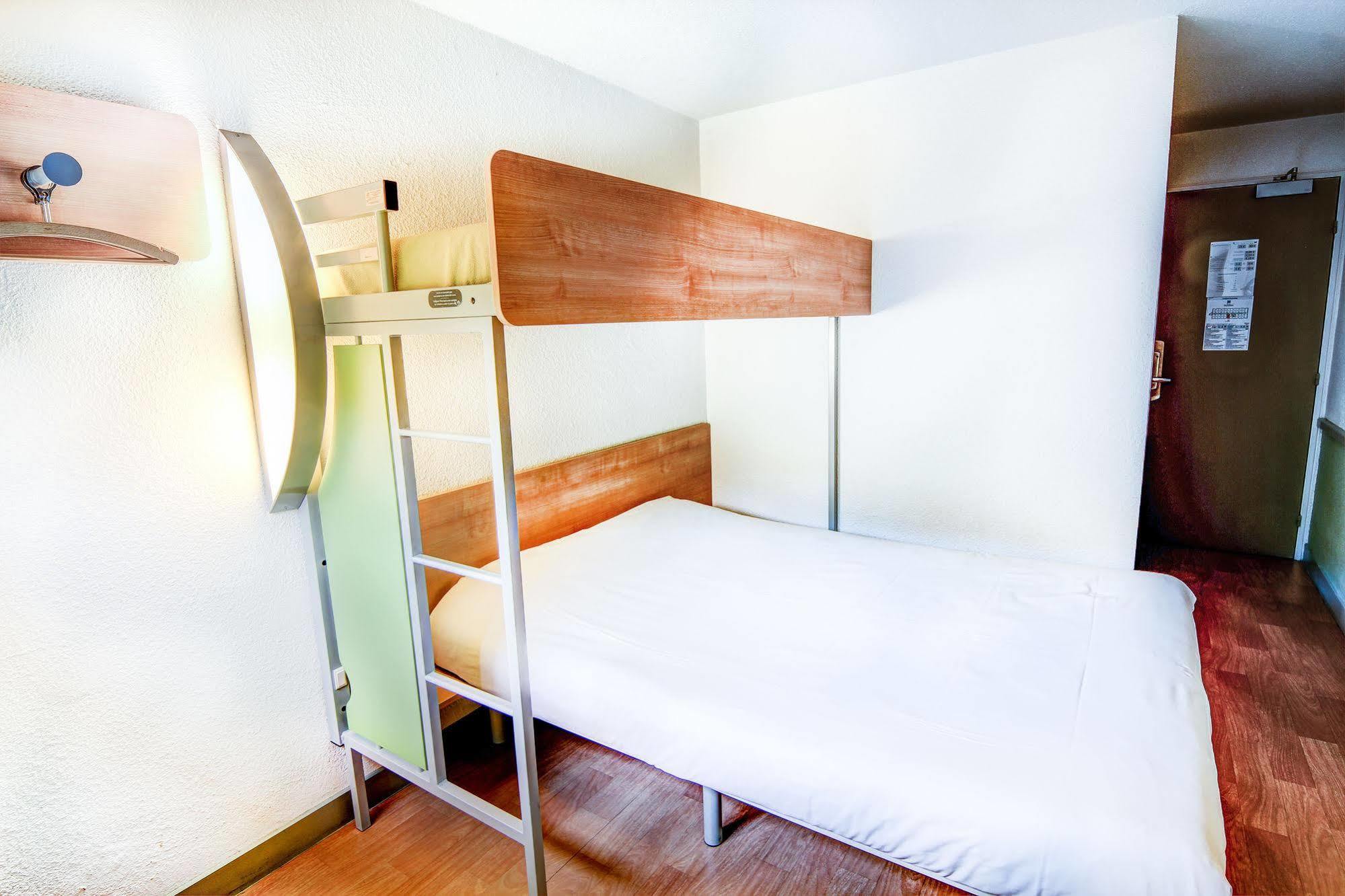 Ibis Budget Châteaudun Exterior foto