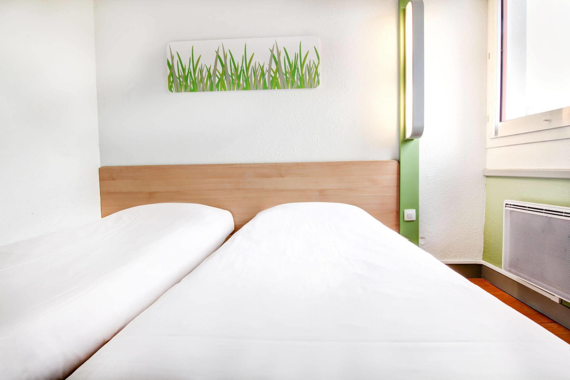 Ibis Budget Châteaudun Exterior foto